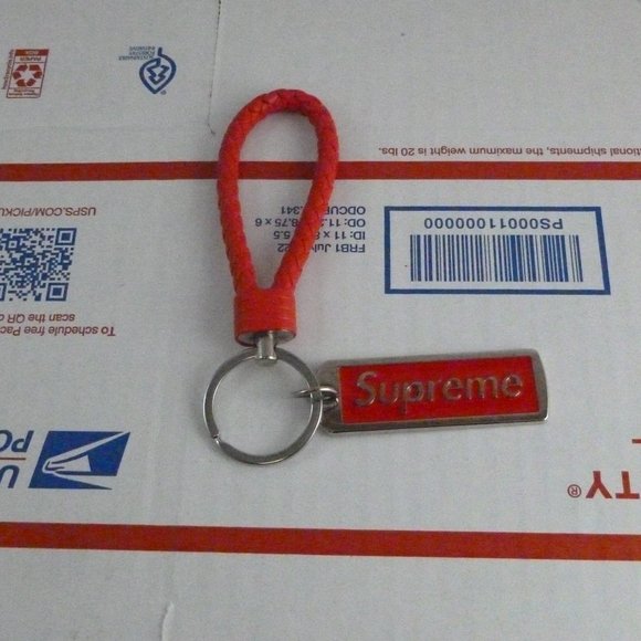 Supreme Metal Tag Keychain Key Ring Chain - Picture 1 of 2